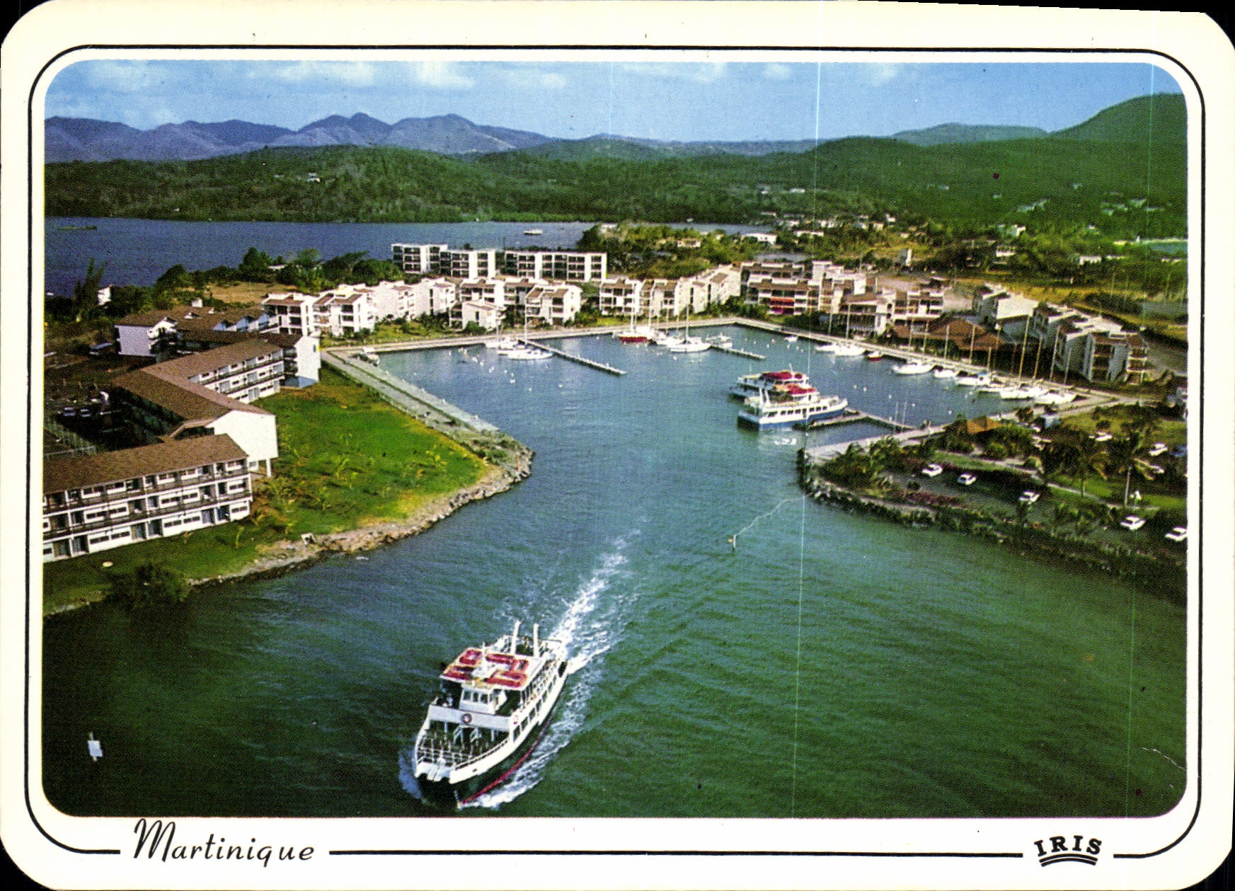 CPM Martinique Vue aerienne sur la Marina Depart de la vedette pour Fort de France
