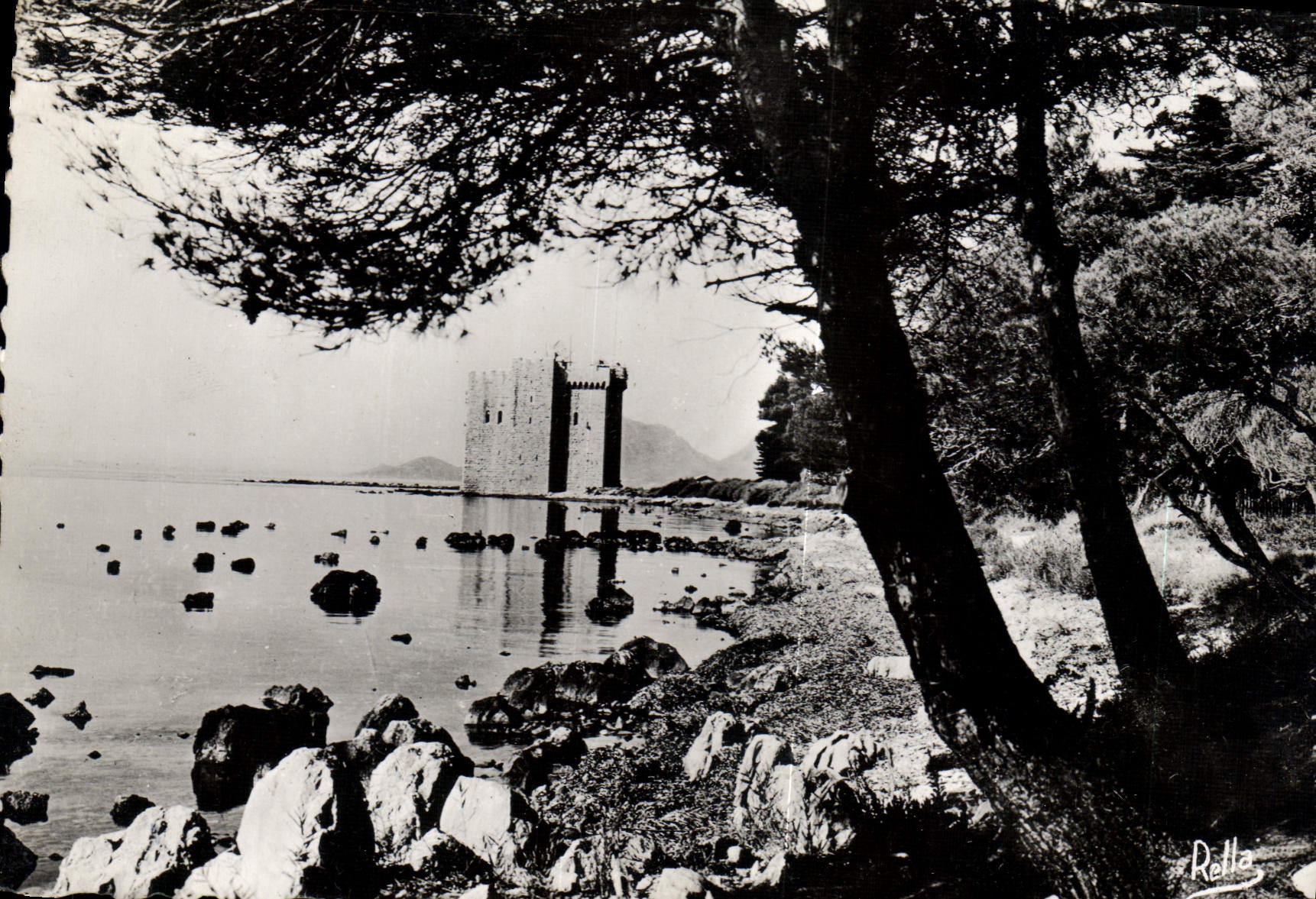 CPM La Cote d'Azur Cannes Iles des Lerins le monastere fortifie de L'Ile St Honorat