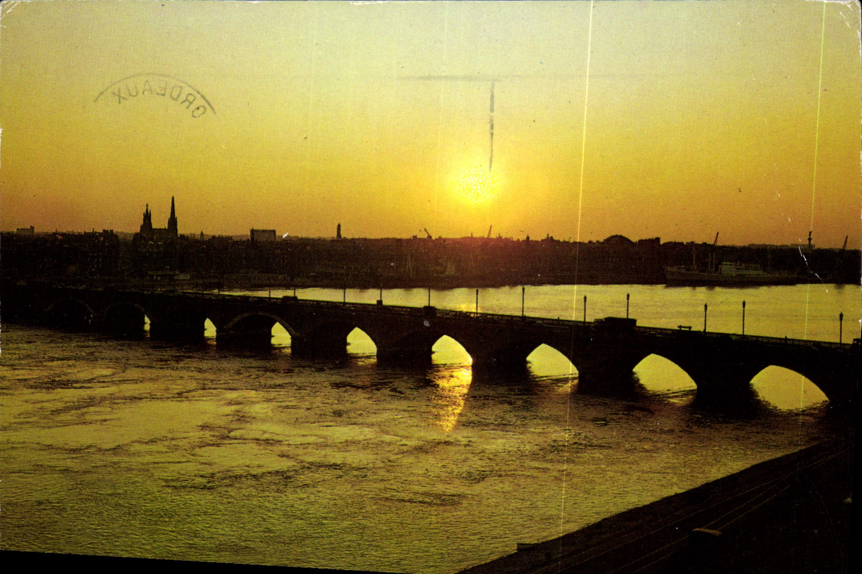 CPM Bordeaux Gironde Coucher de soleil et le pont de pierre 