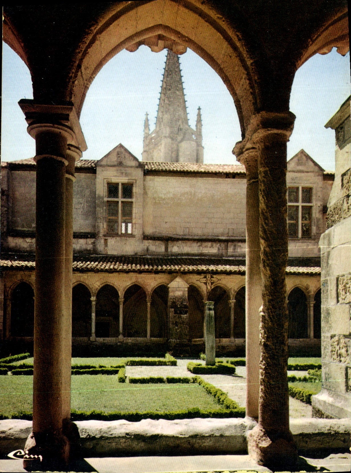 CPM La Gironde Tourisique St Emilion Cite Medievale le Cloitre de l'Eglise Collegiale