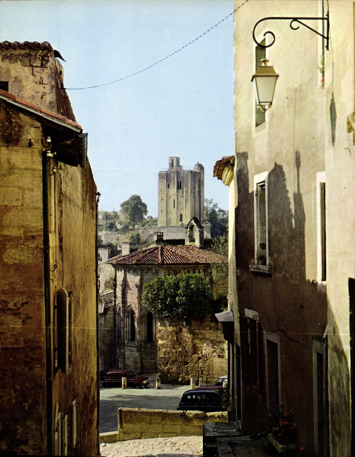 CPM Monuments historiques et Sites Saint Emilion Gironde rue de la Tente avec perspective sur l'Absi