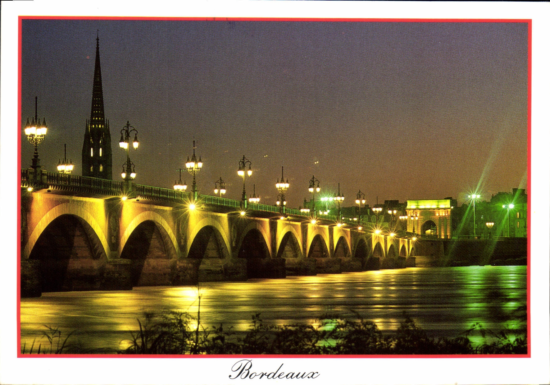 CPM Bordeaux Vue de nuit du Pont de Pierre et de l'eglise Saint Michel a Bordeaux 
