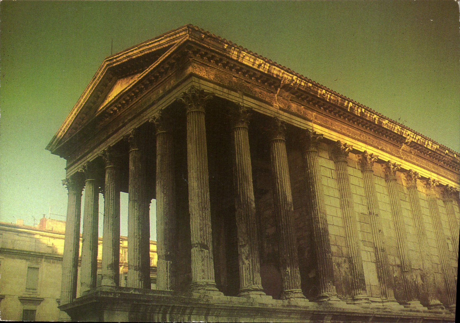 CPM Nimes Gard La Maison Carree 