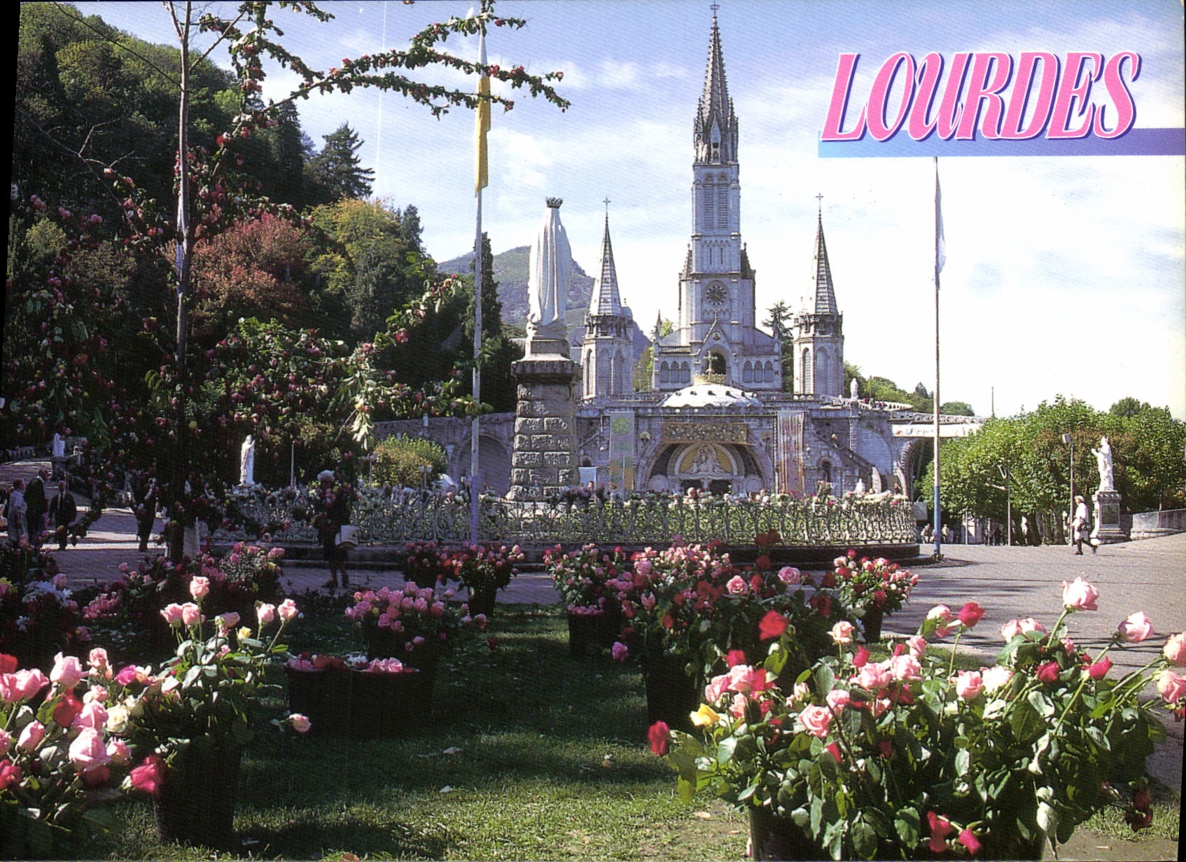 CPM Lourdes laBasilique et la Vierge Couronnee 