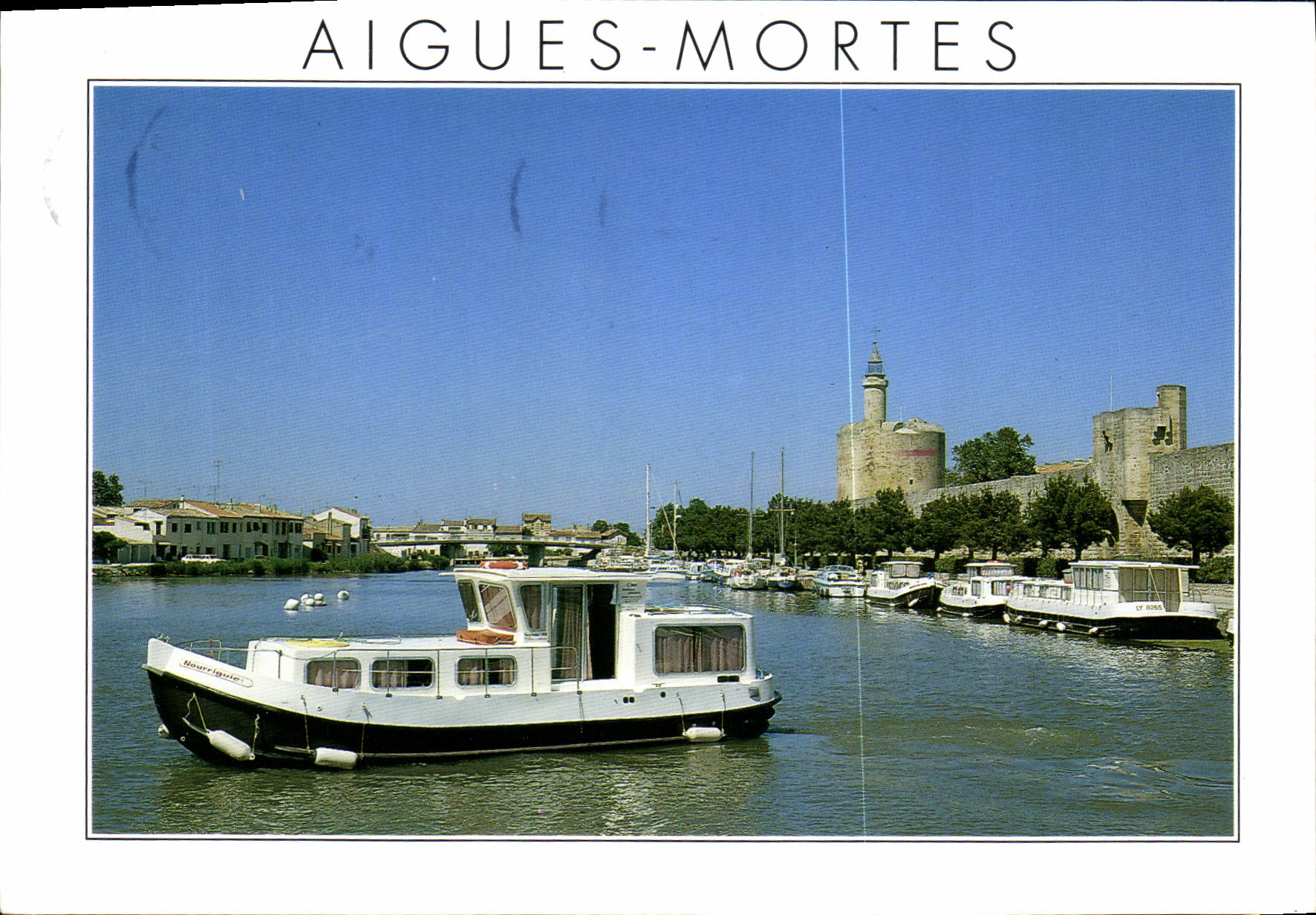 CPM Aigues Mortes Gard Le canal et les remparts oest 