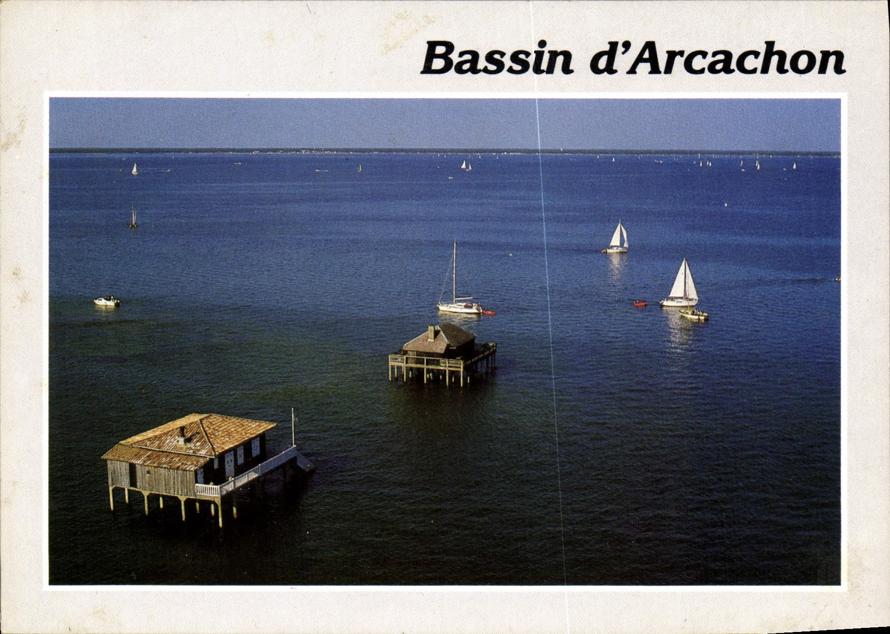 CPM Bassin d'Arcachon Gironde Les cabanes sur pilotis de l'Ille aux Oiseaux au milieux du bassin 