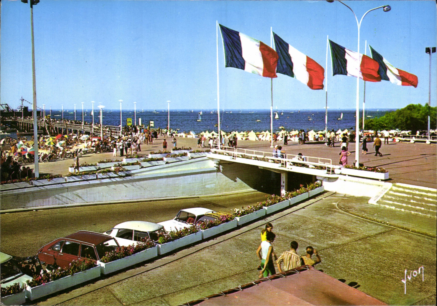 CPM Arcachon Gironde Place et Jetee Thiers