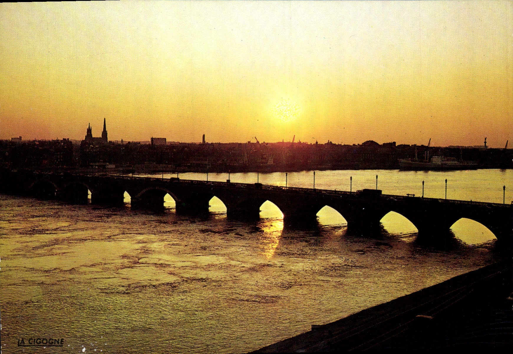 CPM Bordeaux Coucher de Soleil et le Pont de Pierre 