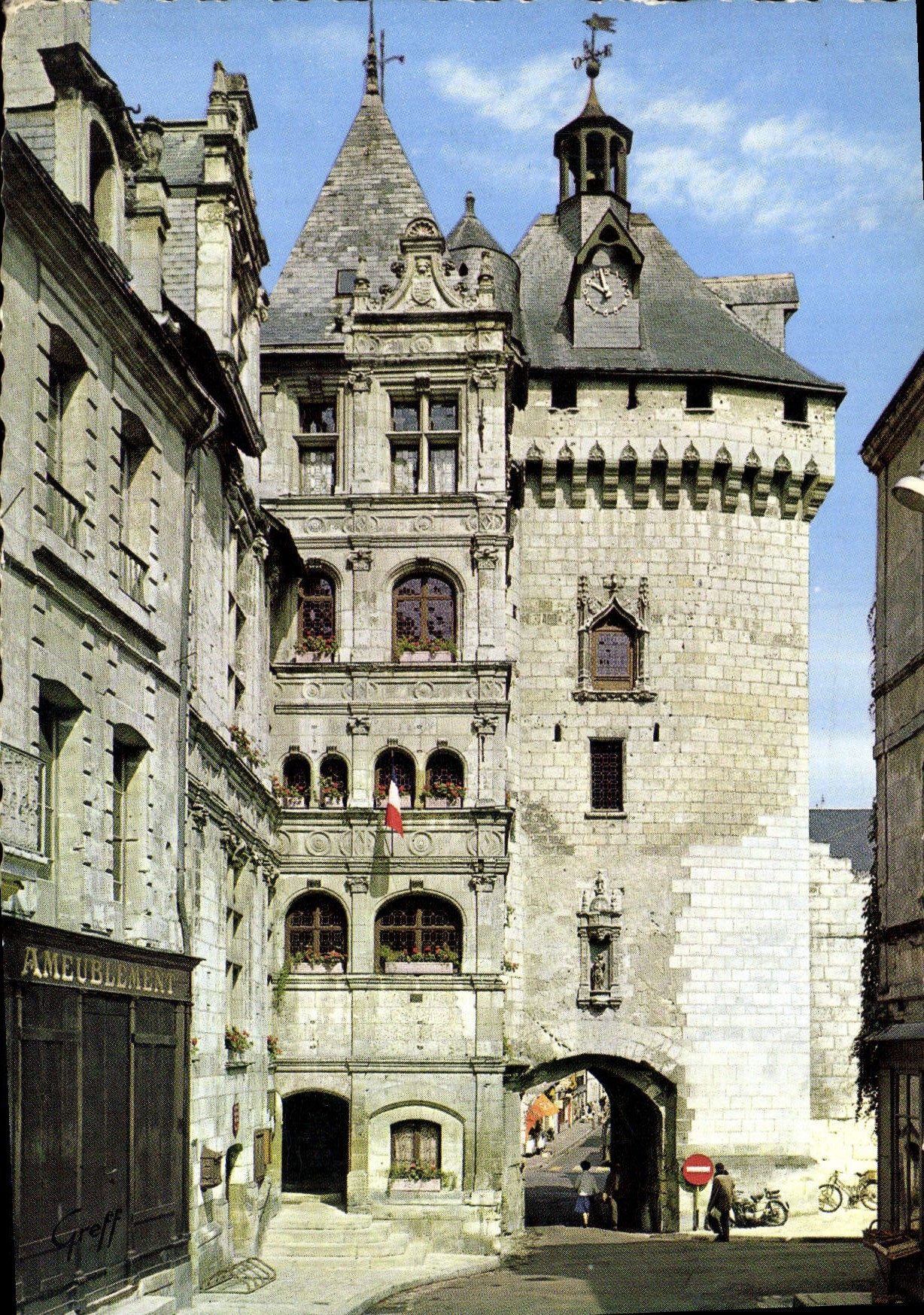 CPM En Touraine Loches Indres et Loire Hotel de Ville XIV siecle 