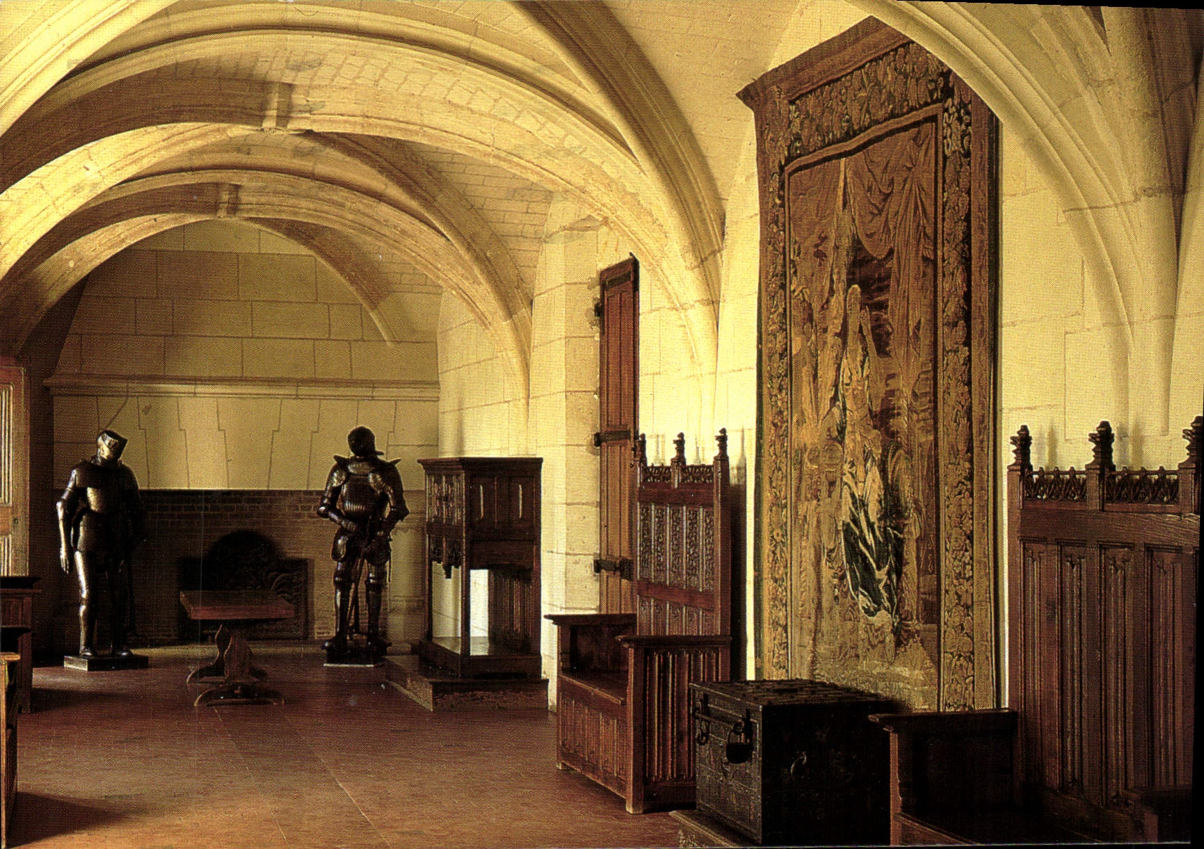 CPM Chateau Royal d'Amboise Indre et Loire La Salle des gardes XIV siecle