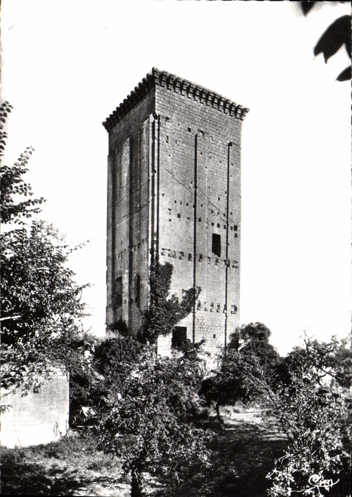 CPM Le Grand Pressigny Le Donjon XIIIIs 