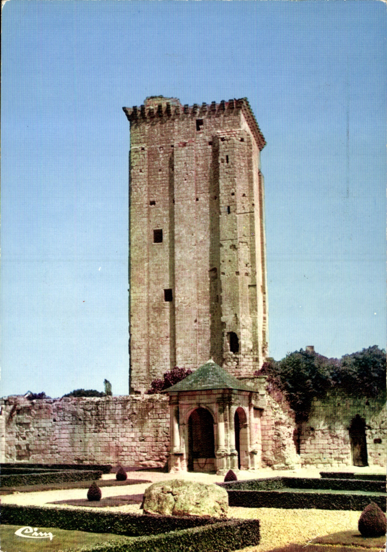 CPM Le Grand Pressigny L'Ancien Chateau Musee Prehistorique Le Donjon 
