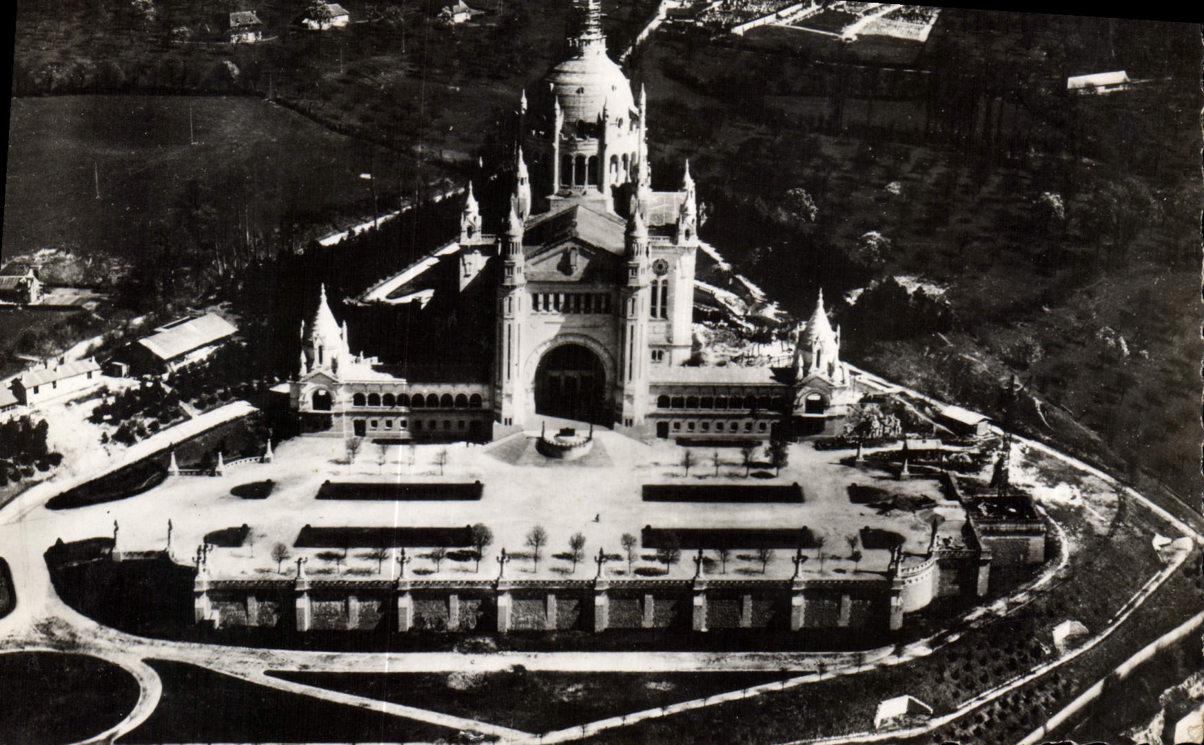 CPM La Bailique De Lisieux Vue oerienne 