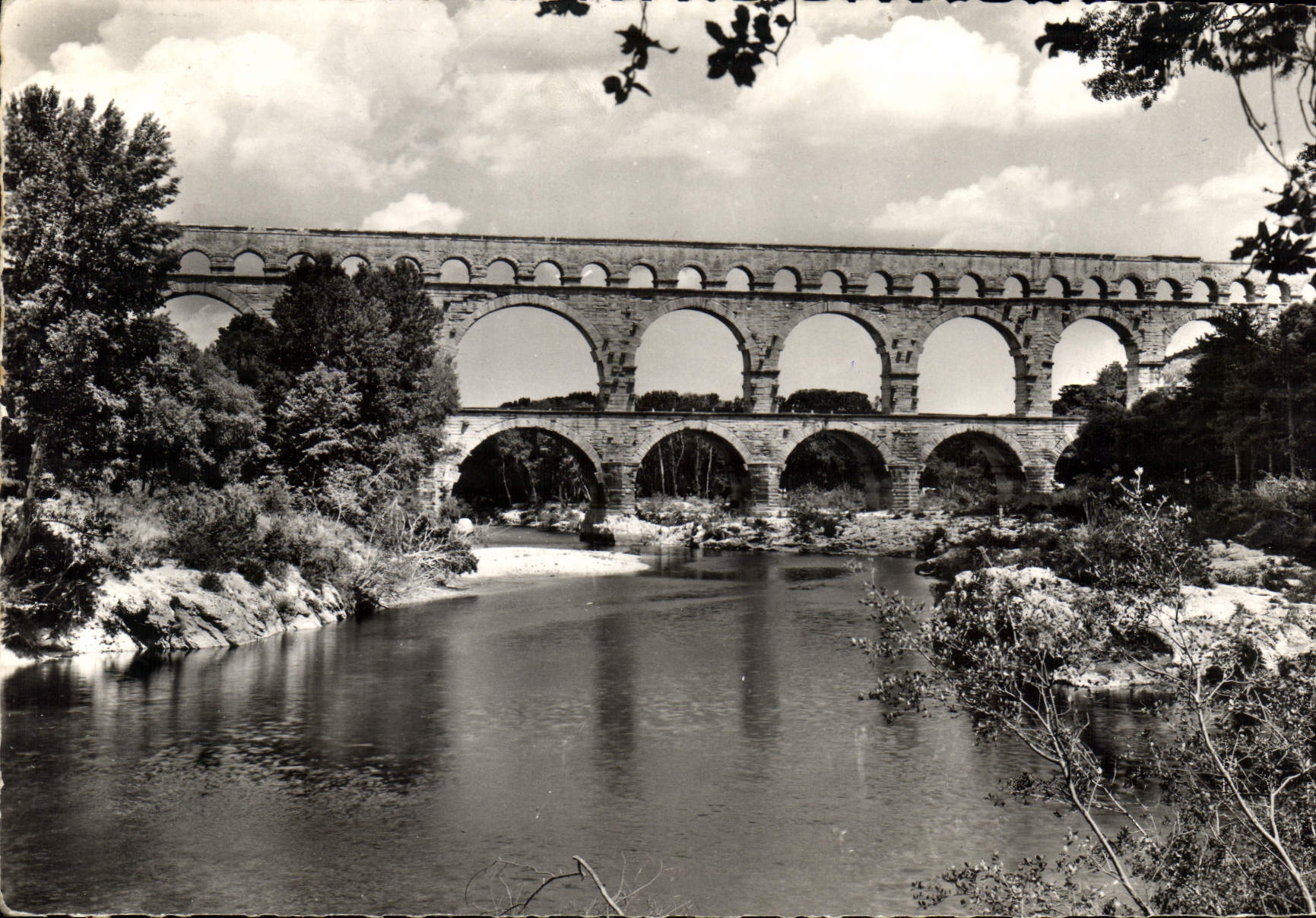 CPM Le Pont du Gard Aqueduc romain construit avant l'ere chretienne sur l'ordre d'Agrippa