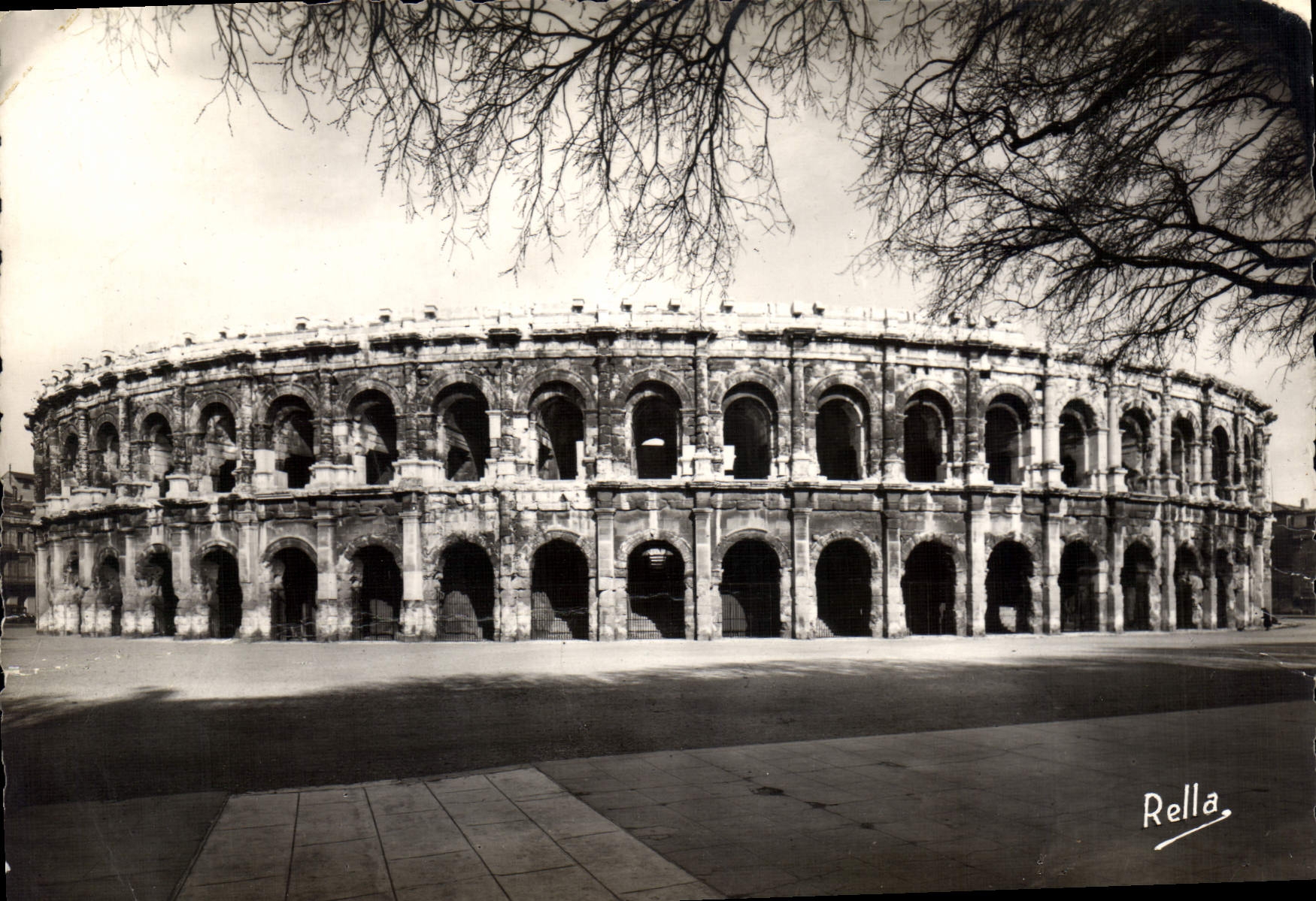 CPM Nimes Les Arenes Romaines 