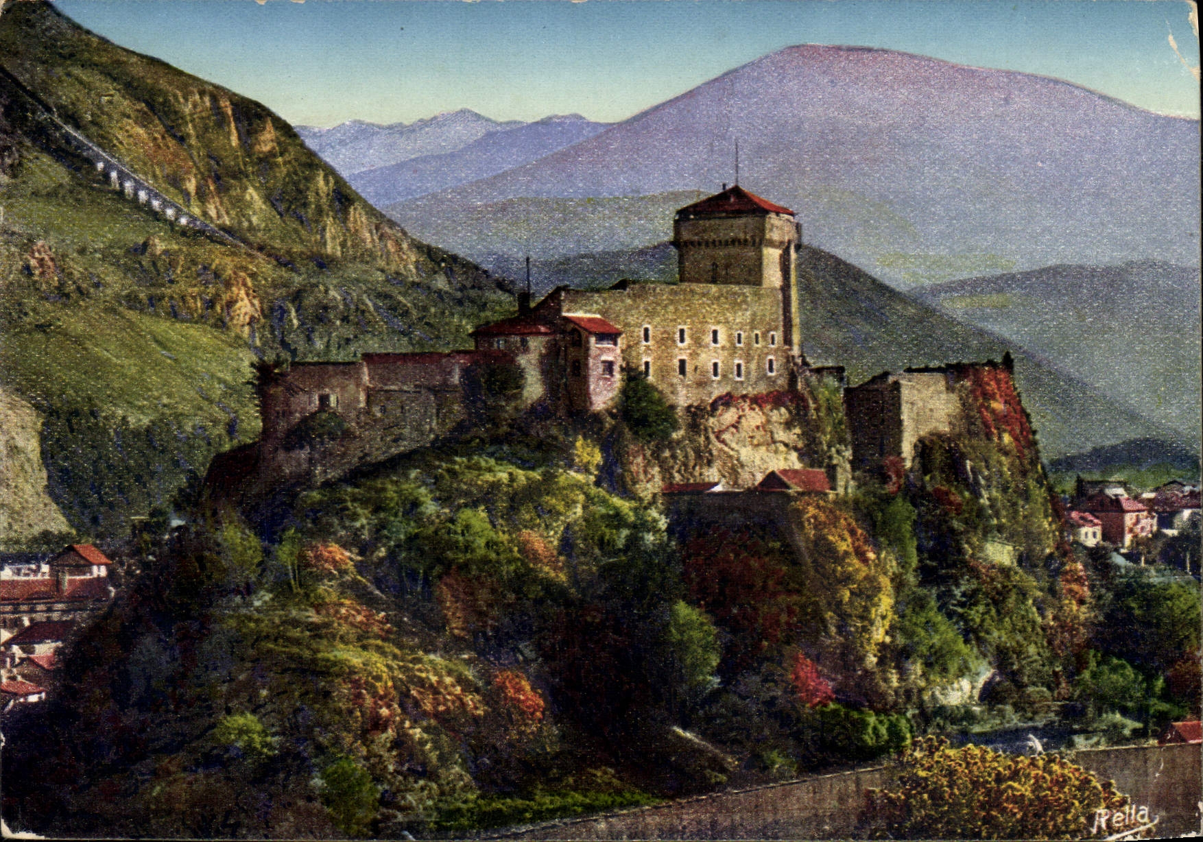 CPM Lourdes Le Chateau Font 