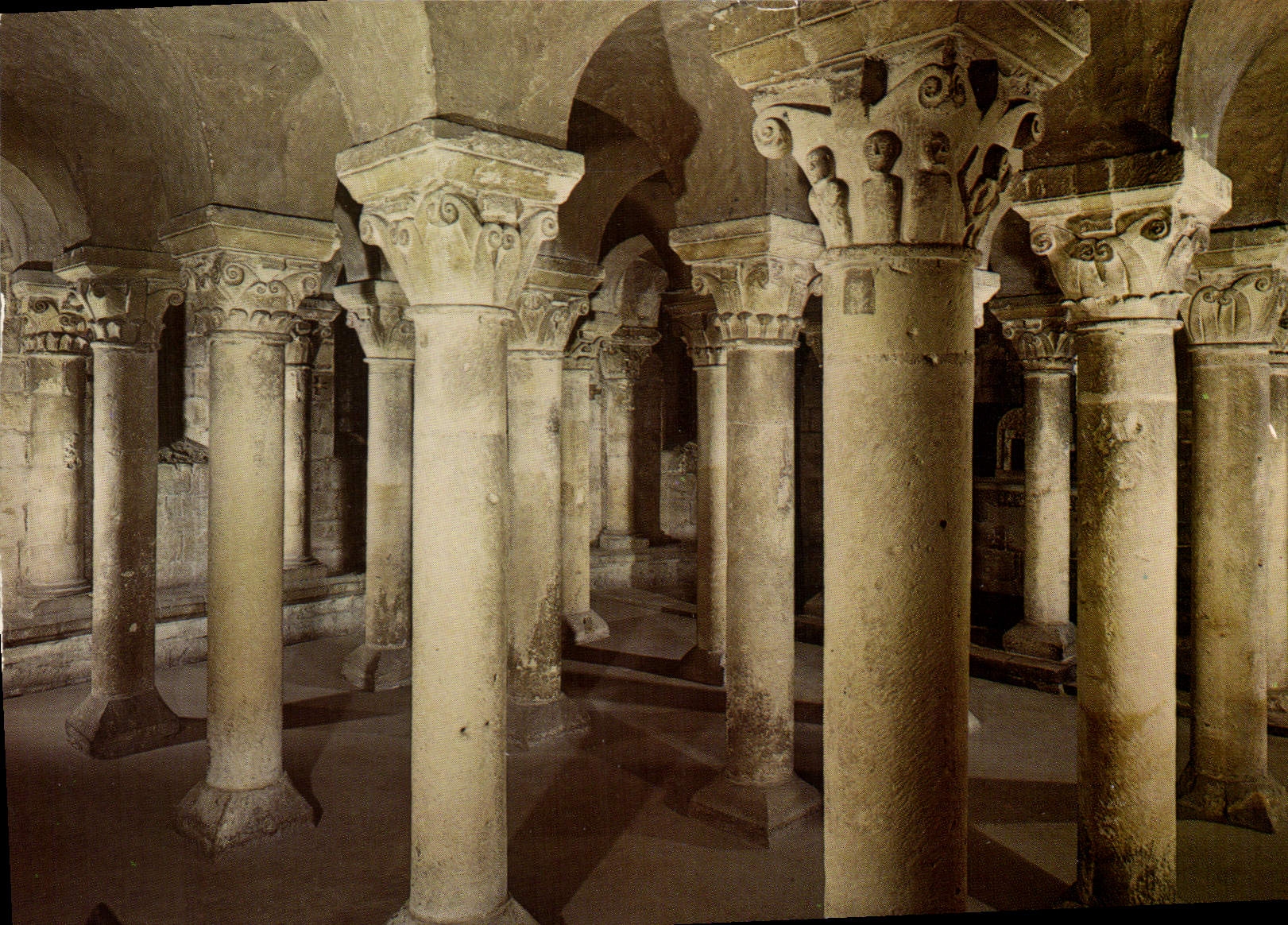 CPM Caen Abbbaye Aux Dames Eglise de la Trinite XIe XIIe s La Crypte 
