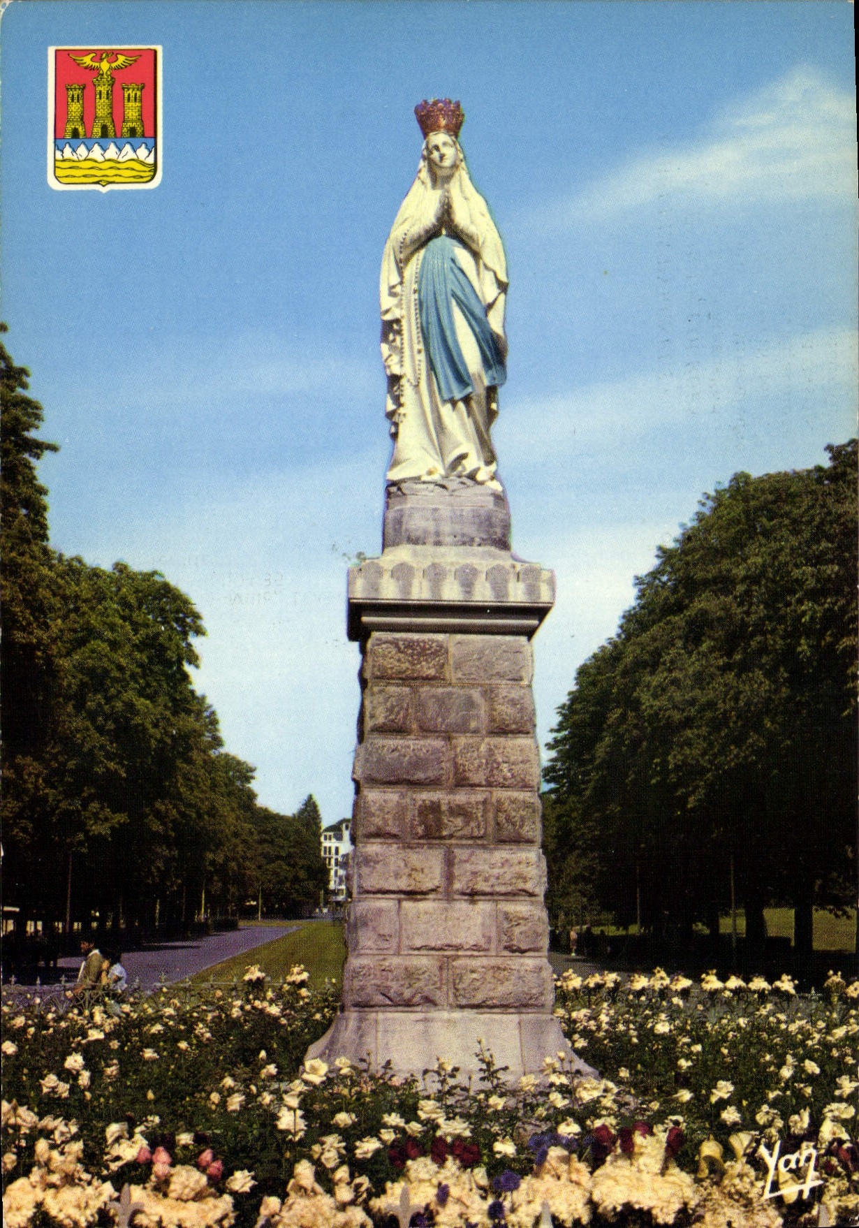 CPM Lourdes La Vierge Couronnee 