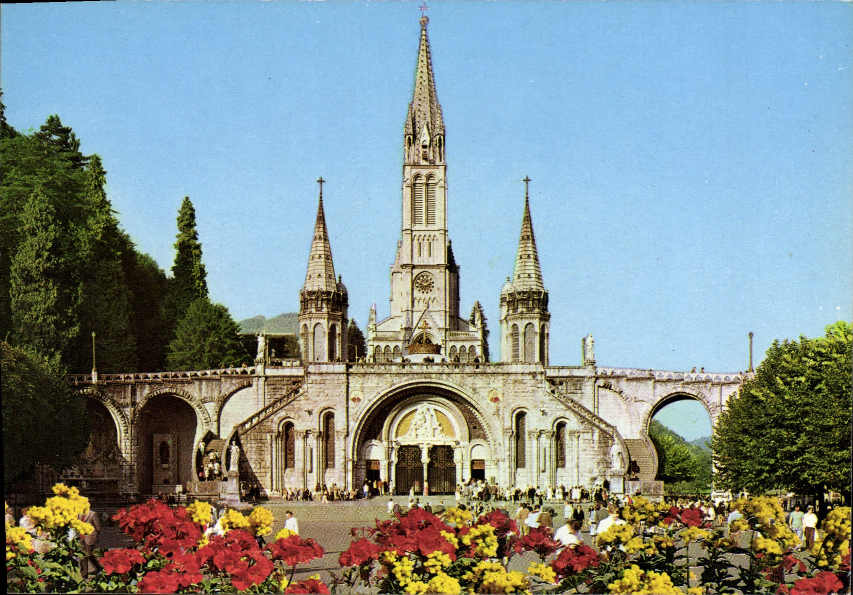 CPM La Basilique de Lourdes 