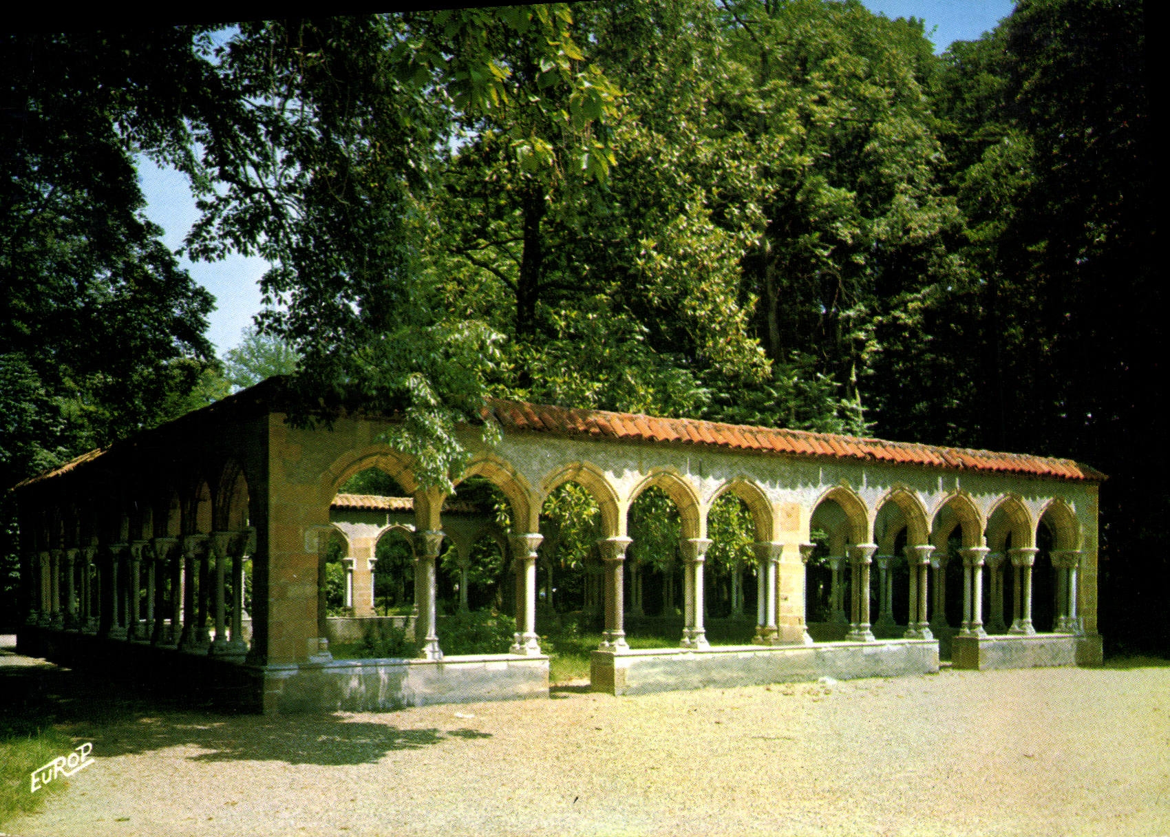 CPM Tarbes Le Cloitre XIV s dans le Jardin Massey