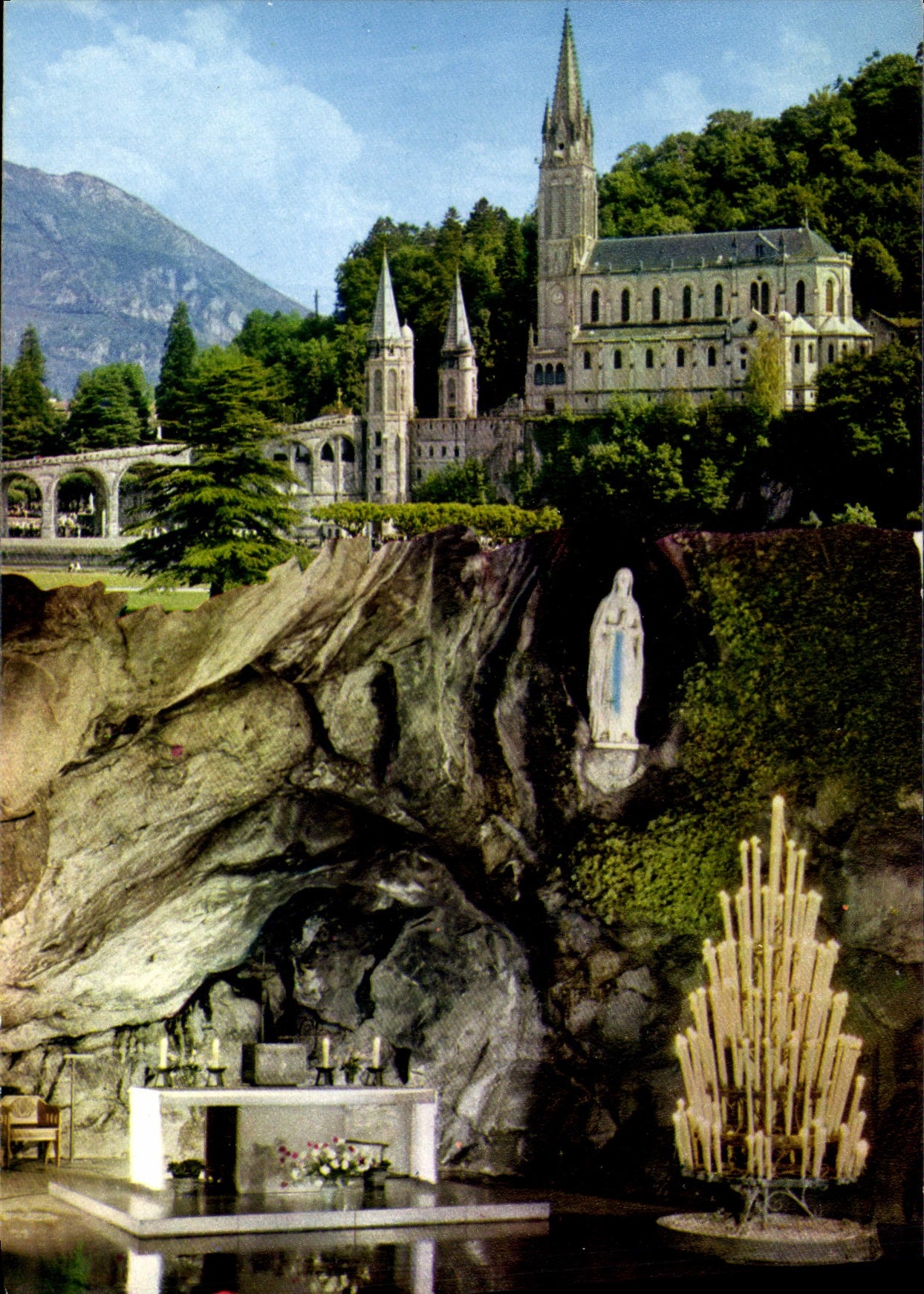 CPM Lourdes La Grotte et la Basilique 