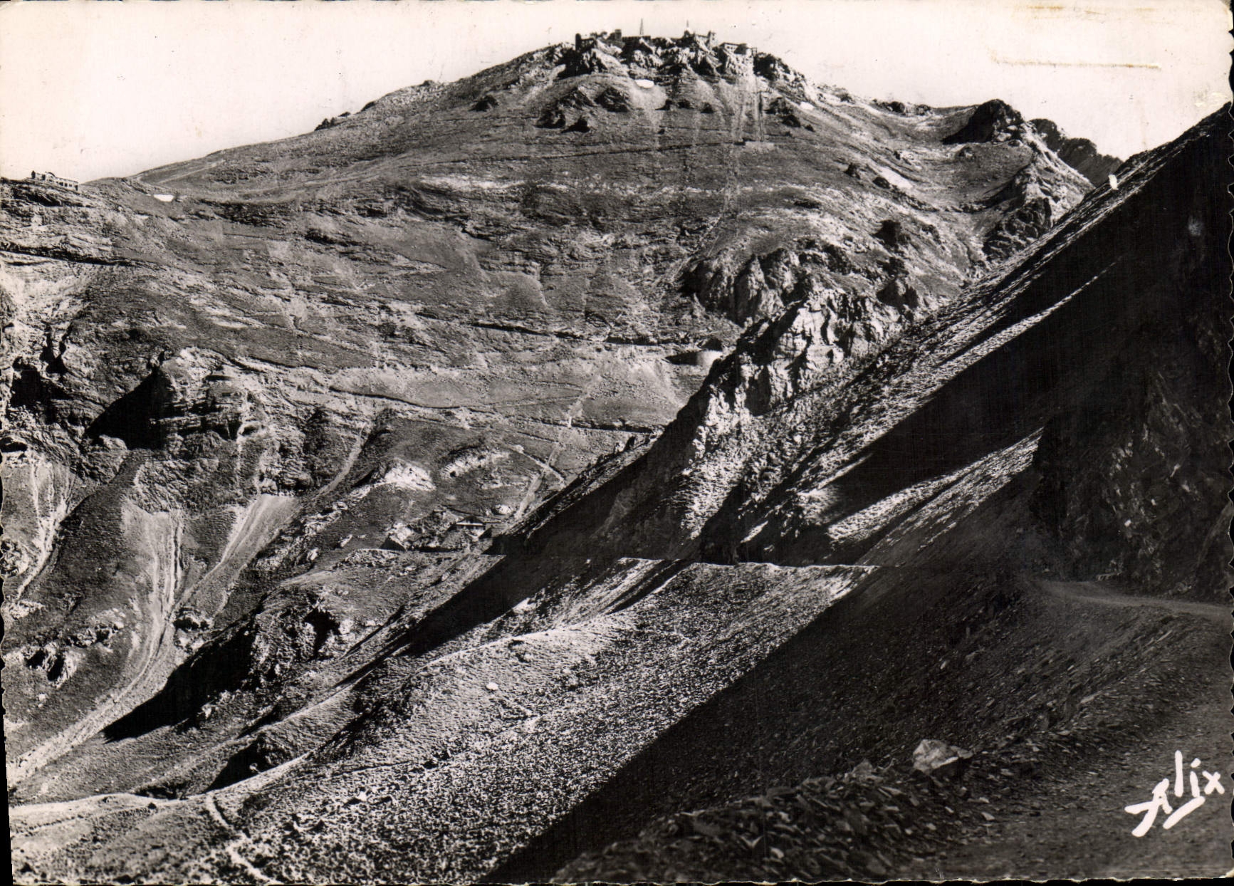 CPM Les Pyrenees La route a Peage du Pic du Midi Bigorre 