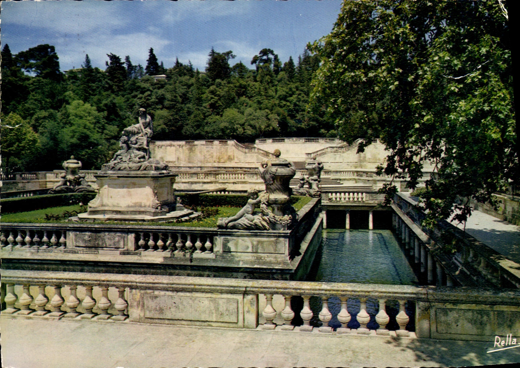 CPM Nimes Gard Le Jardin de la Fontaine 