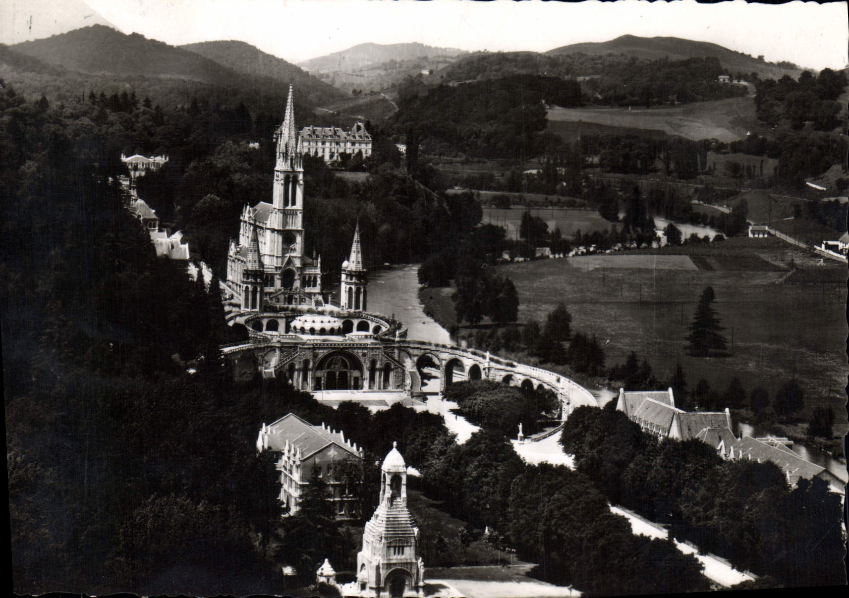 CPM Lourdes La Basilique et le Monument Interaillie vus du Chateau Fort 