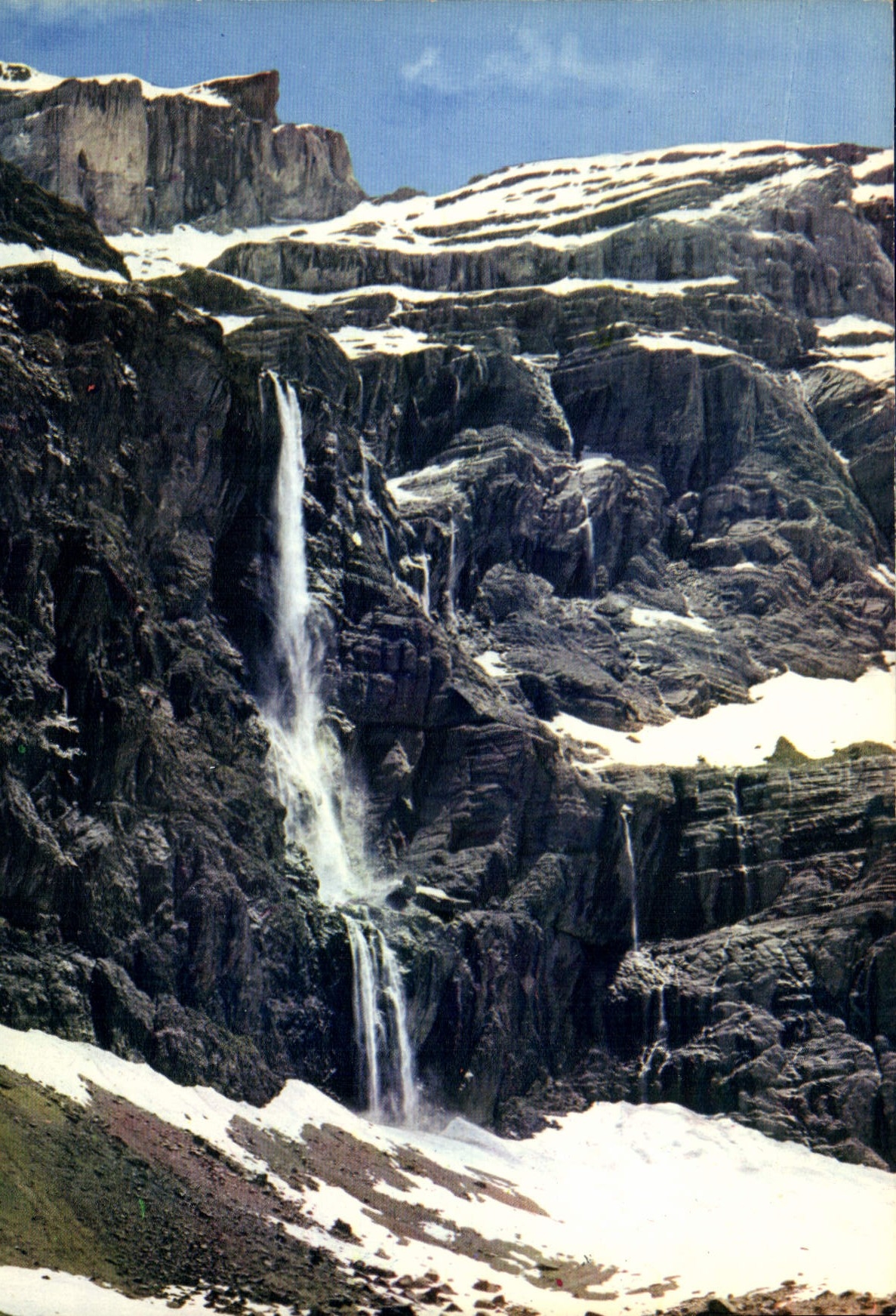 CPM Les Pyrenees Le cirque de Gavarnie foeme de gradins superposes sur une hauteur 