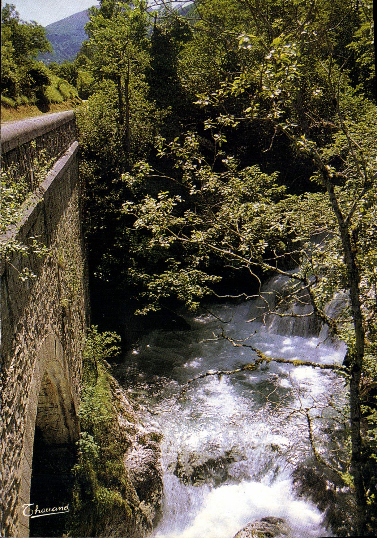 CPM Les Pyrenees Cadacde dans la Vallee d'Ossau