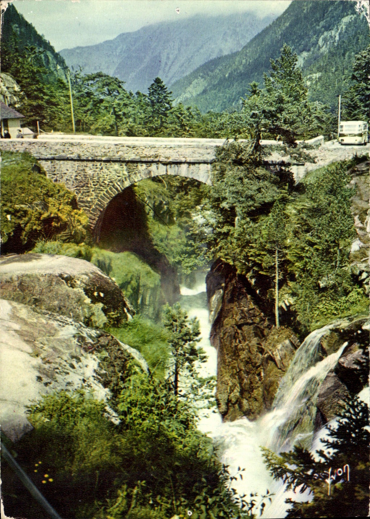 CPM Les Pyrenees Environs de Cauterets Le Pont d'Espagne 