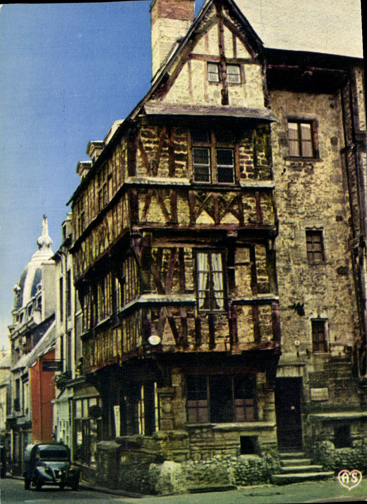 CPM Lisieux Calvados Maison du XV siecle rue St Martin 