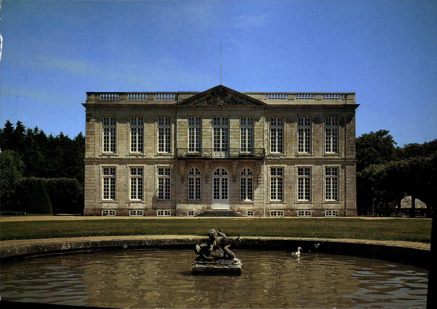 CPM Chateau de Bouges XVIIIe s Indre facade Quest