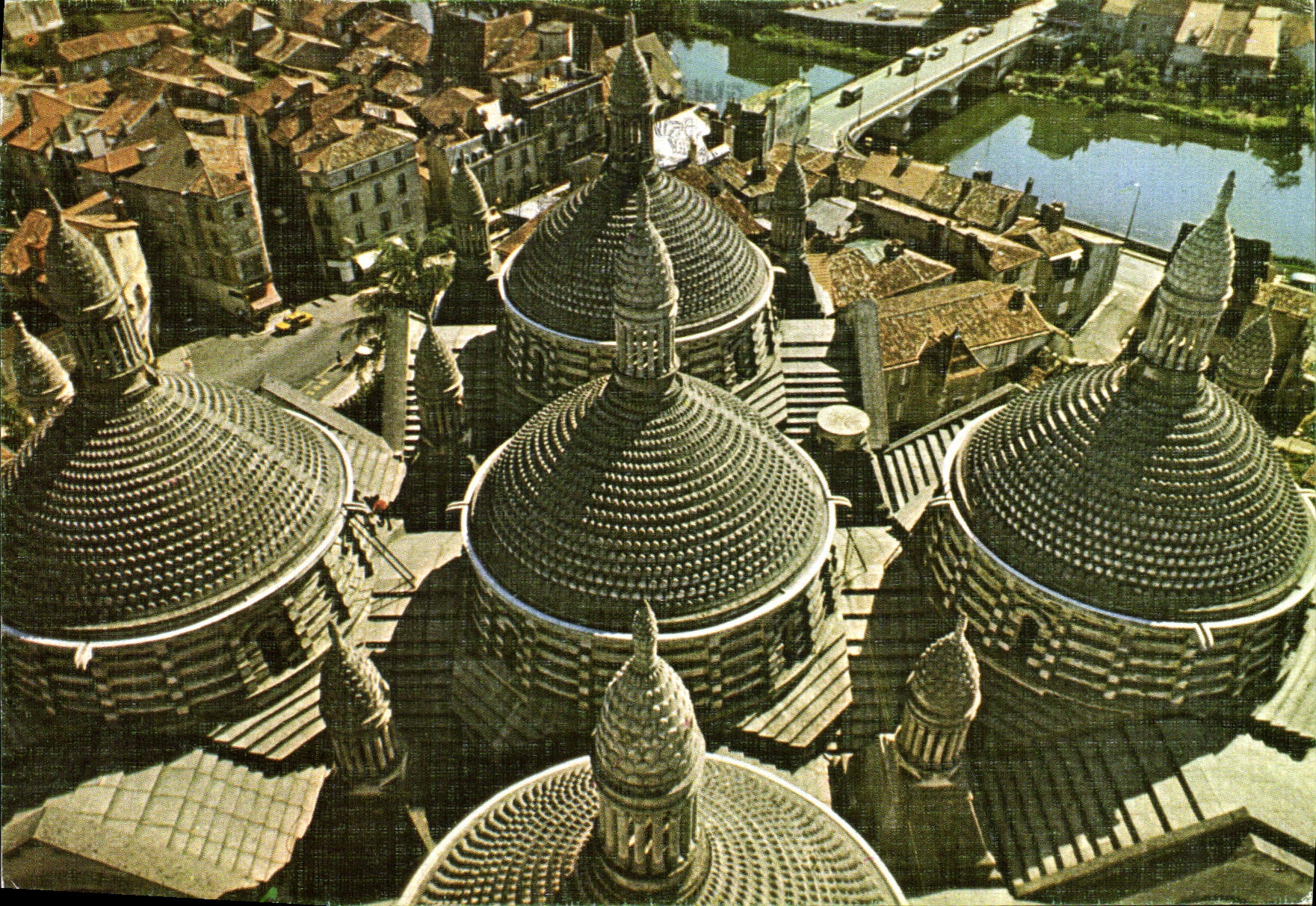 CPM Perigueux Dordogne Les cing coupoles de la Cathedrale St Front