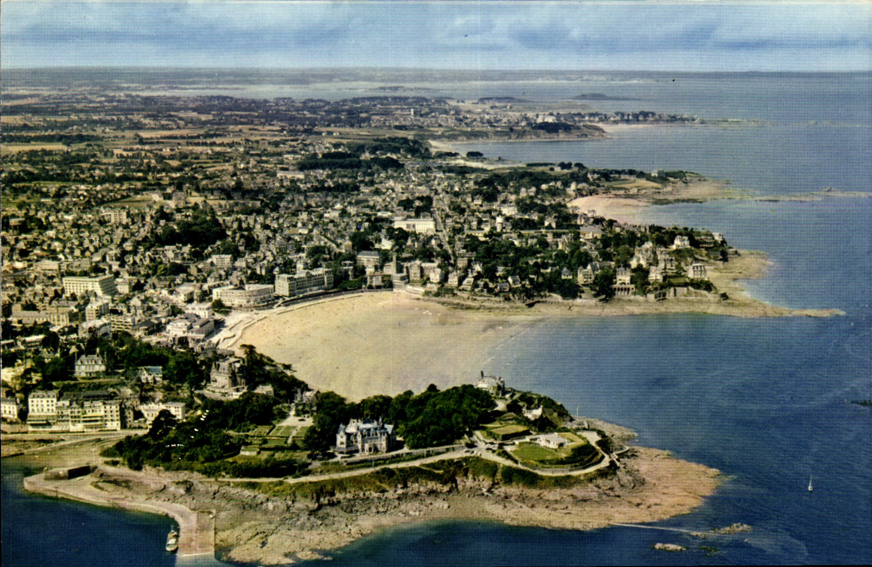 CPM Cote d'Emeraude Dinard Vue generale de la cote vers Frehel 