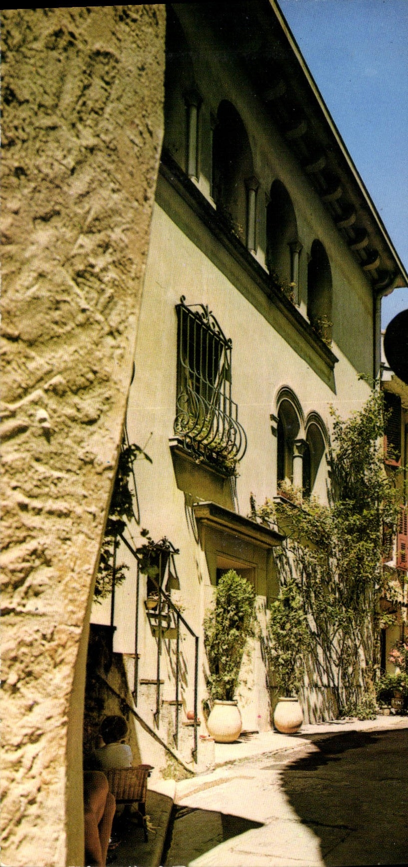 CPM Mougins Une vieille rue du village 