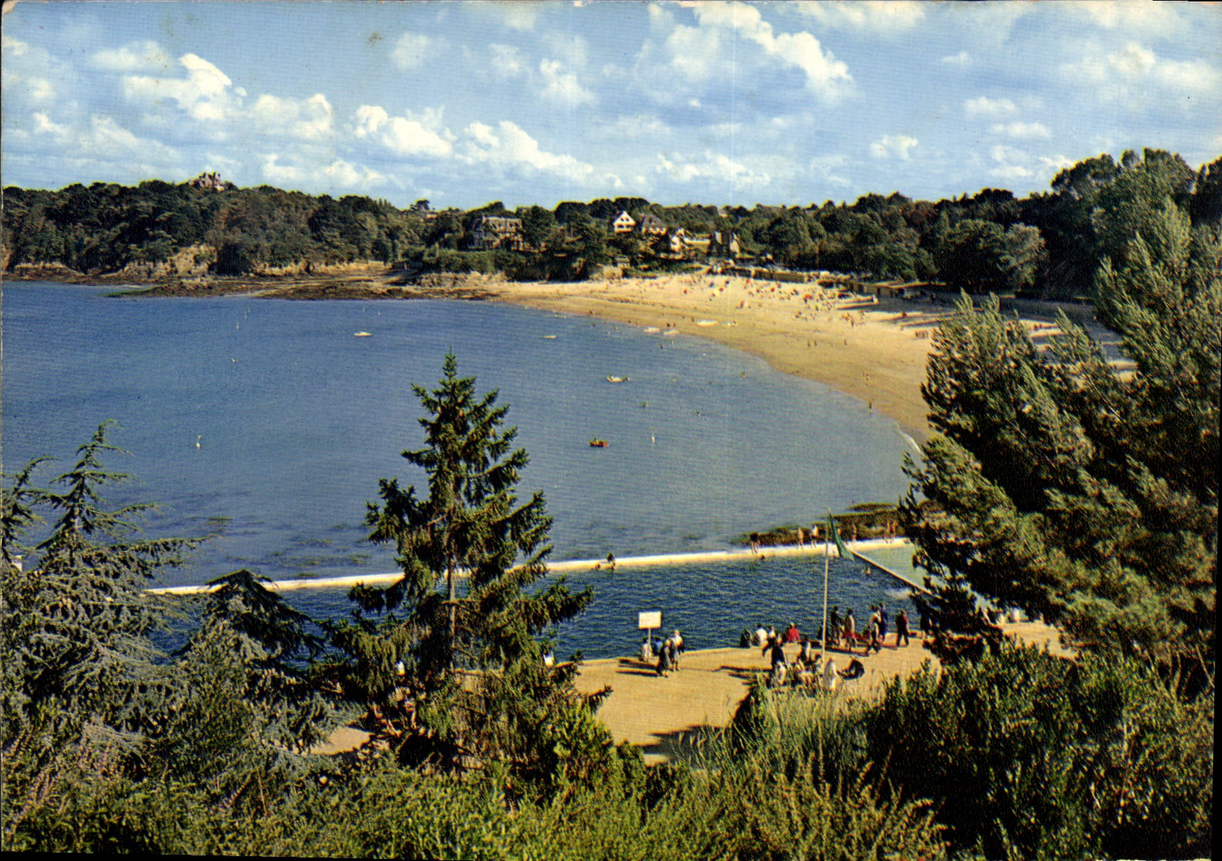 CPM Dinard La Plage du Prieure Sa Piscine 