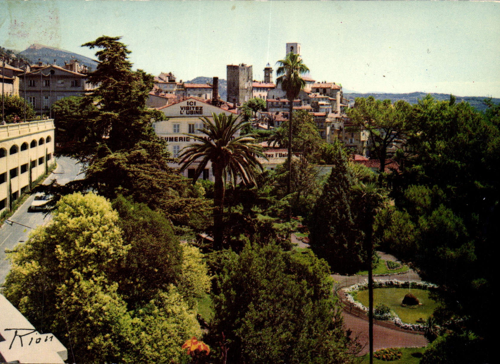 CPM La Cote d'Azur inoubliable Grasse Vue generale au loin la Dent de Chien 
