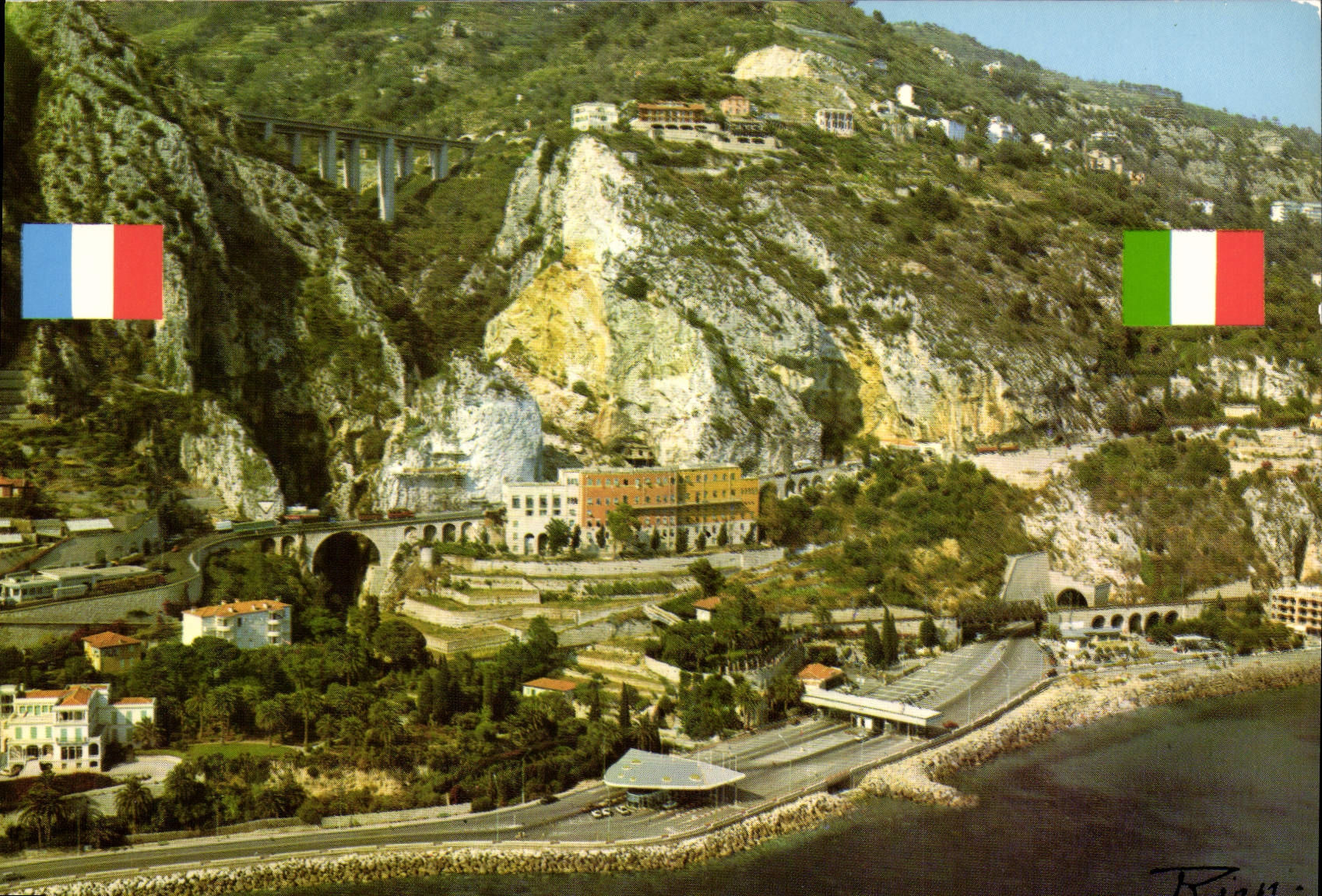CPM La Cote d'Azur Menton Vue aerienne Les Frontieres avec l'Italie