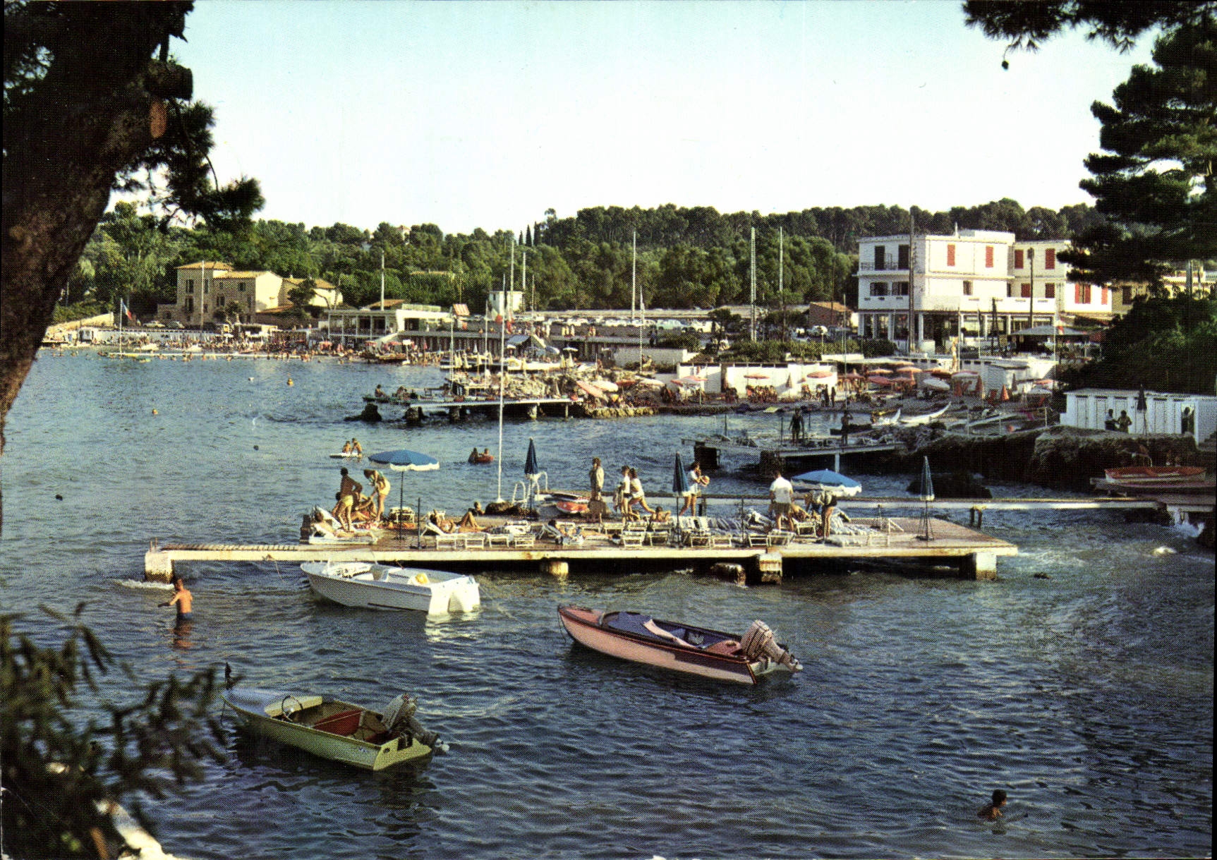 CPM La Cote d'Azur Le Cap Martin d'Antibes Plage de la Garoupe 