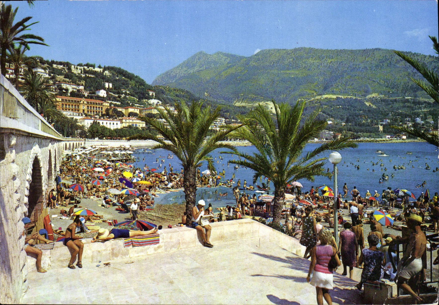 CPM La Cote d'Azur Menton Les Sablettes Plages