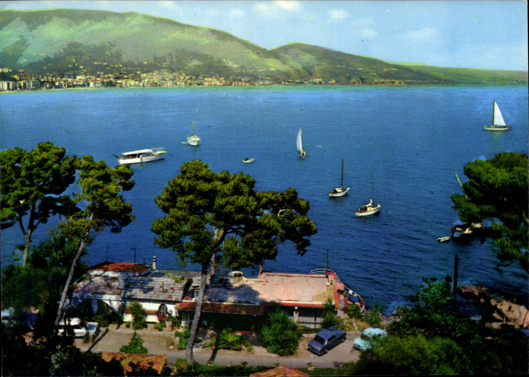 CPM La Cote d'Azur Cap Martin Menton vu de la route du Cap