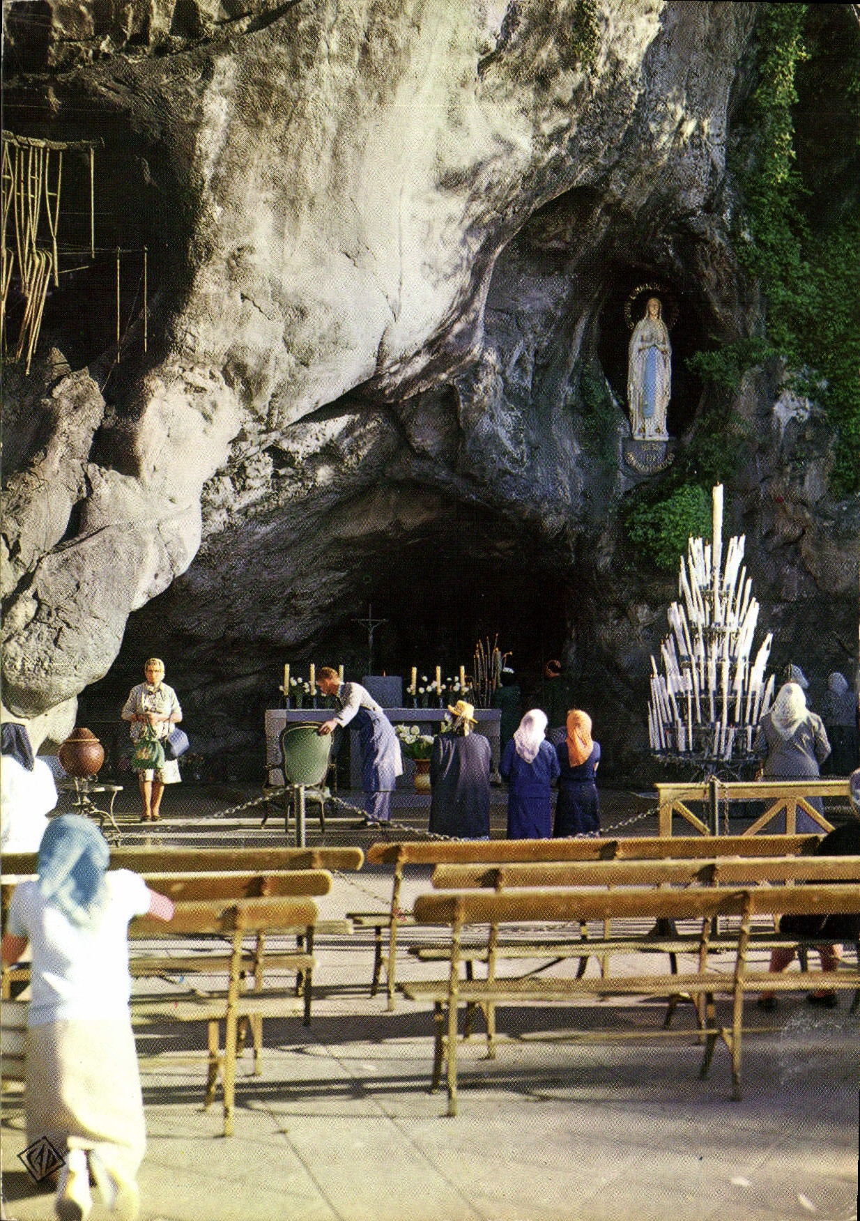 CPM Lourdes Hautes Pyrenees La Grotte 