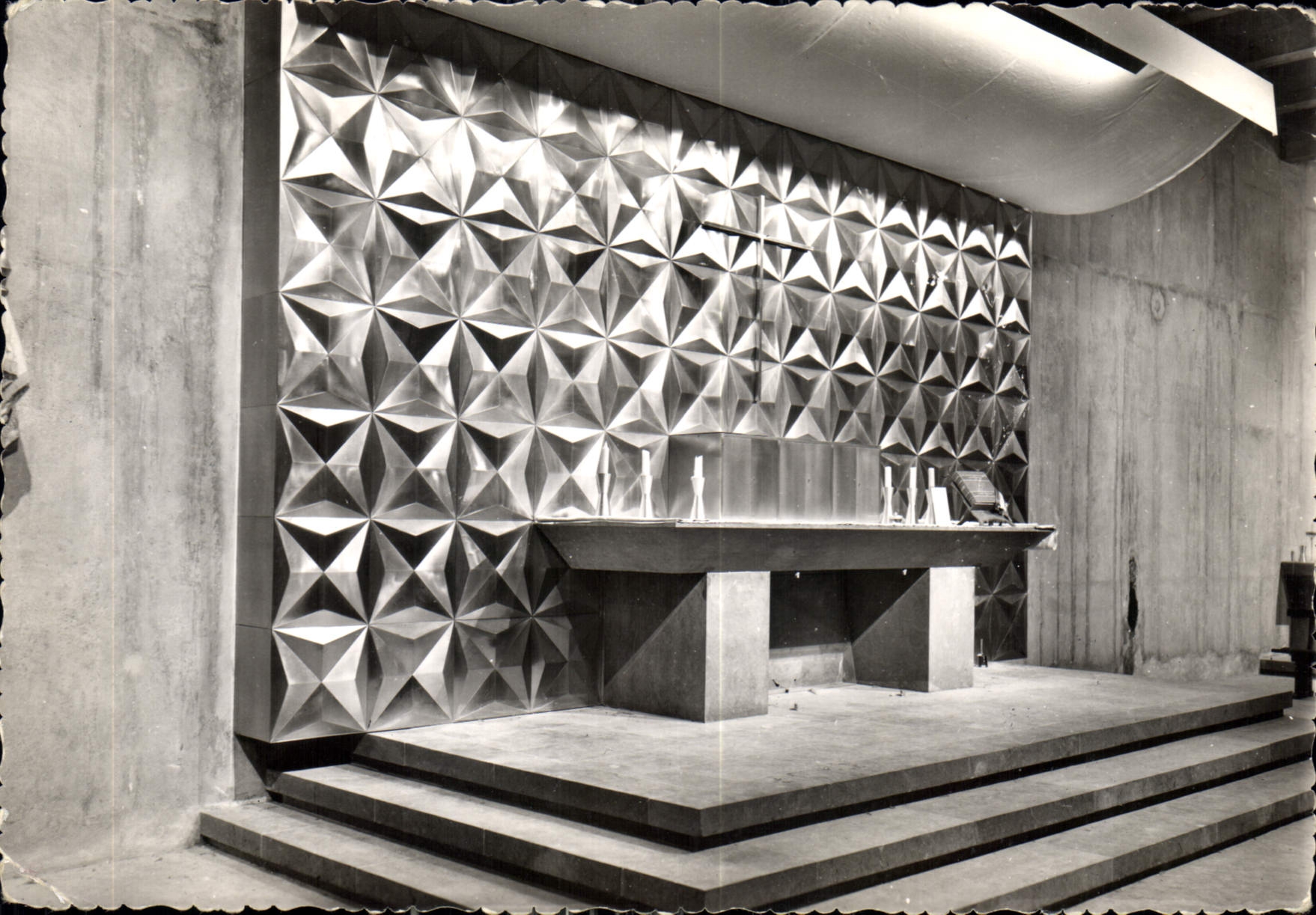 CPM Sanctuaire De Lourdes L'Eglise Souterraine Saint Pie X L'Autel Pax Christi 