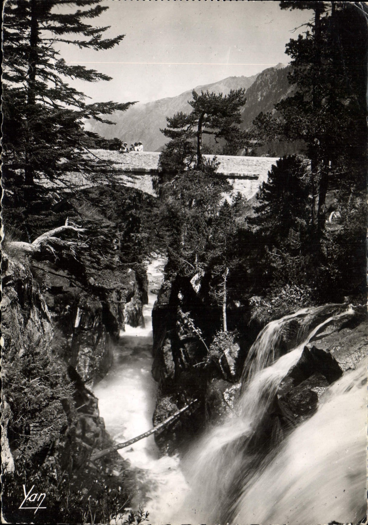 CPM Cauterets Le Pont d'Espagne 