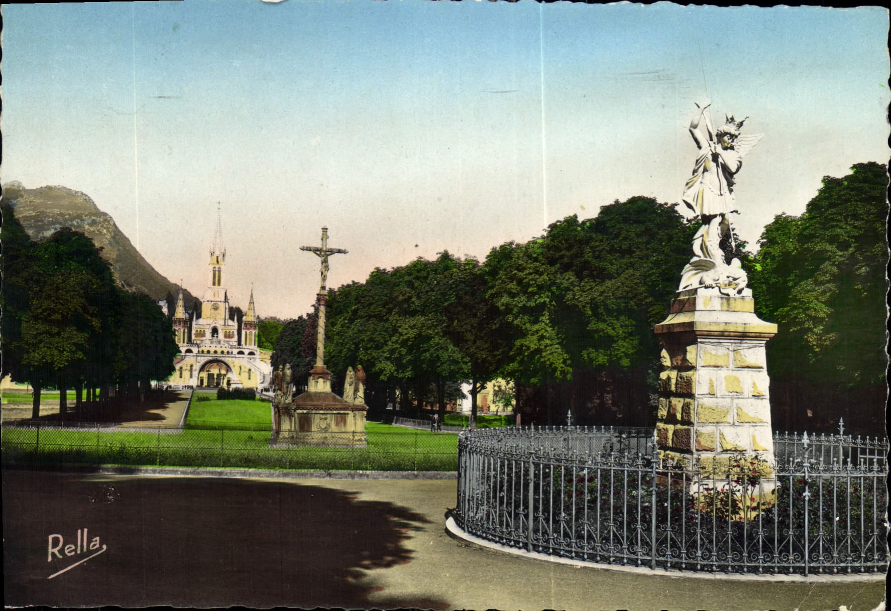 CPM Lourdes St Michel terrassant le Dragon la Croix des Bretons et la Basilique 