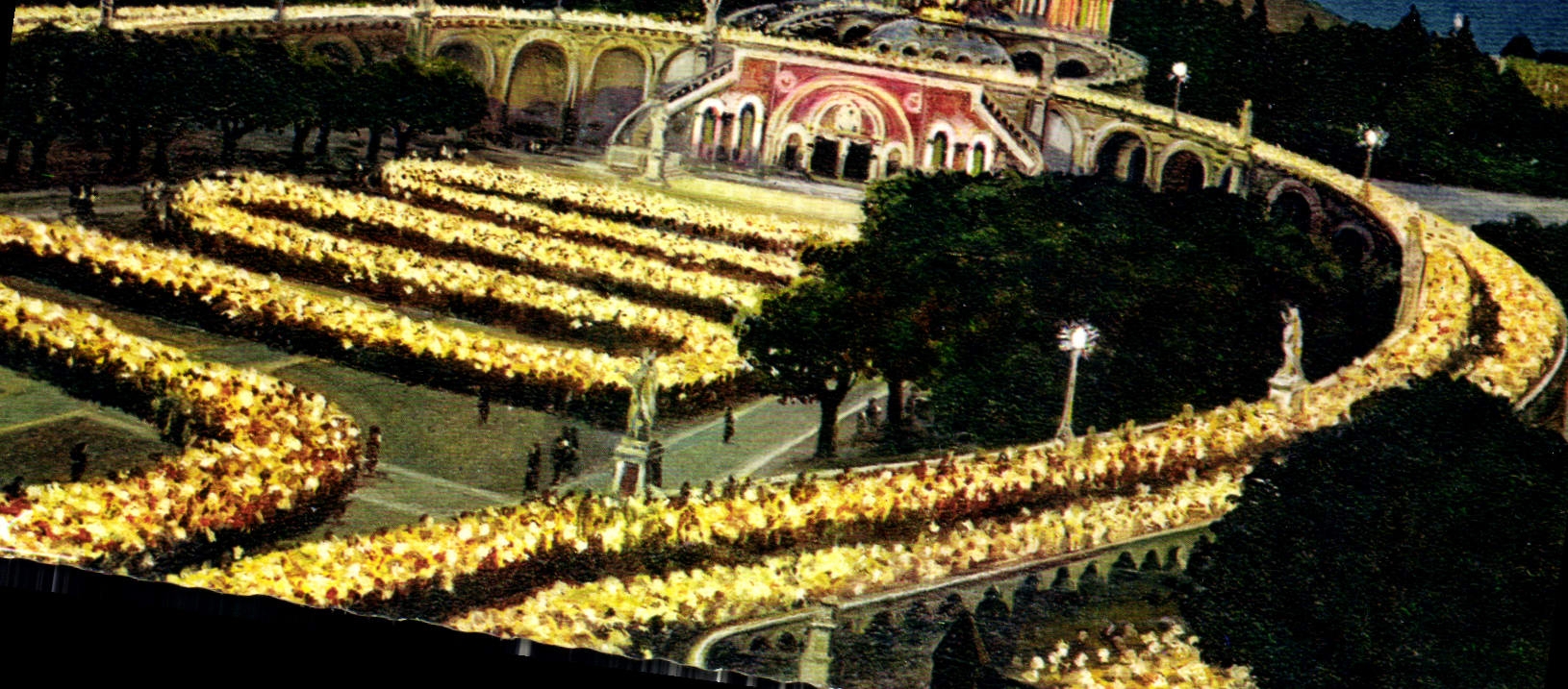 CPM Lourdes La Basilique Illuminee et la Procession aux Flambeaux 
