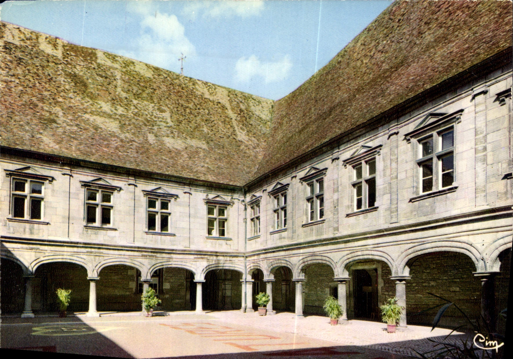 CPM Musee Historique du Palais Granvelle Besancon Doubs Le COur du Palais 1534 1542