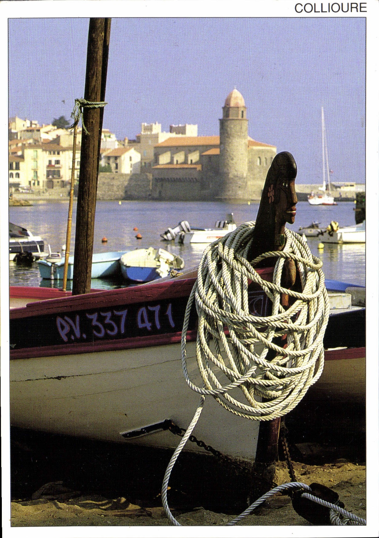CPM Message de Sud Collioure Barques catalanes sur la plage Boutique