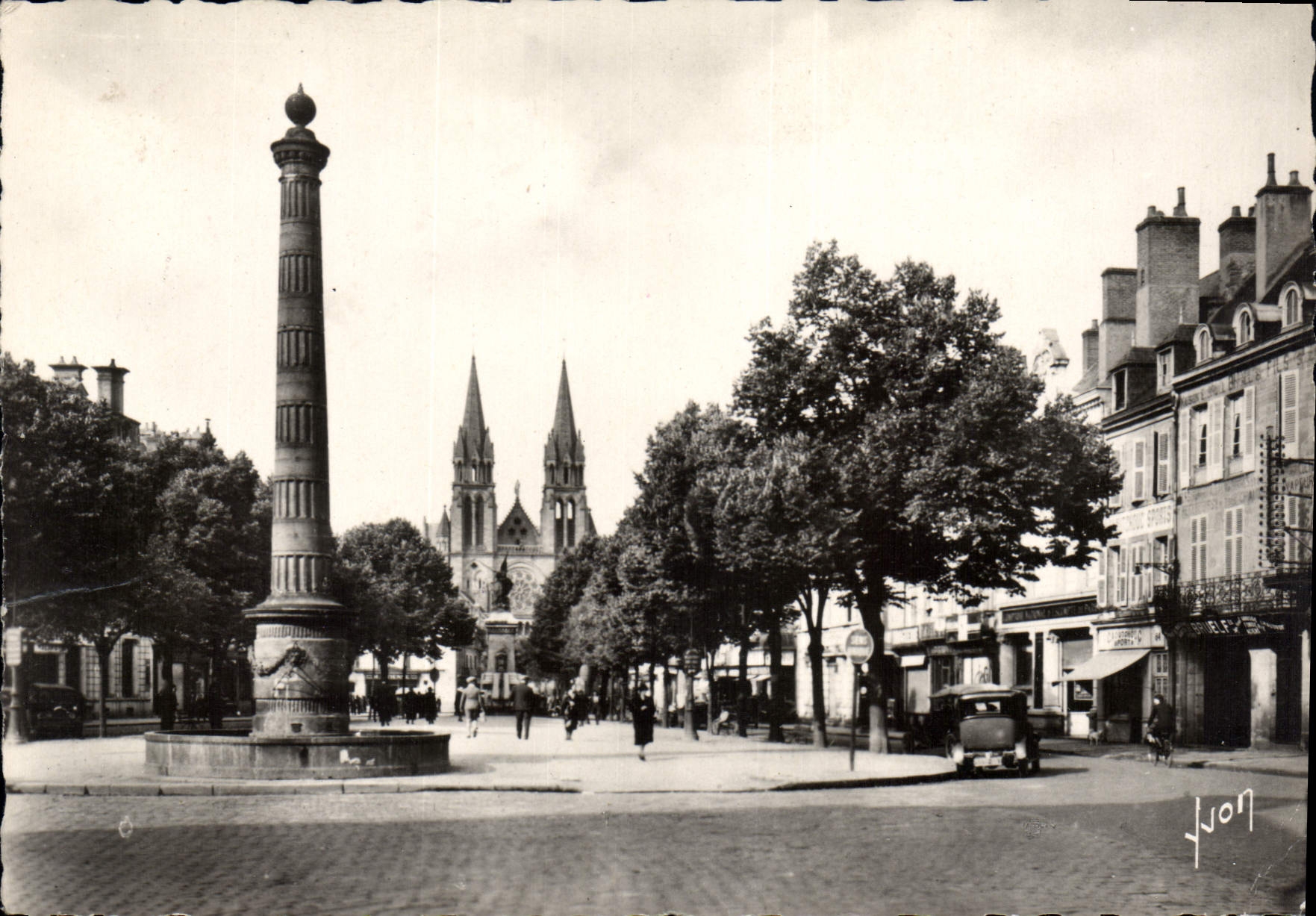 CPM Moulins Allier Place de Allier et eglise du Sacre coeur